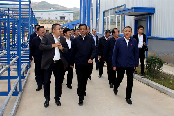 朝陽(yáng)市市委書記、市人大常委會(huì)主任蹇彪率領(lǐng)導(dǎo)班子到我司考察調(diào)研